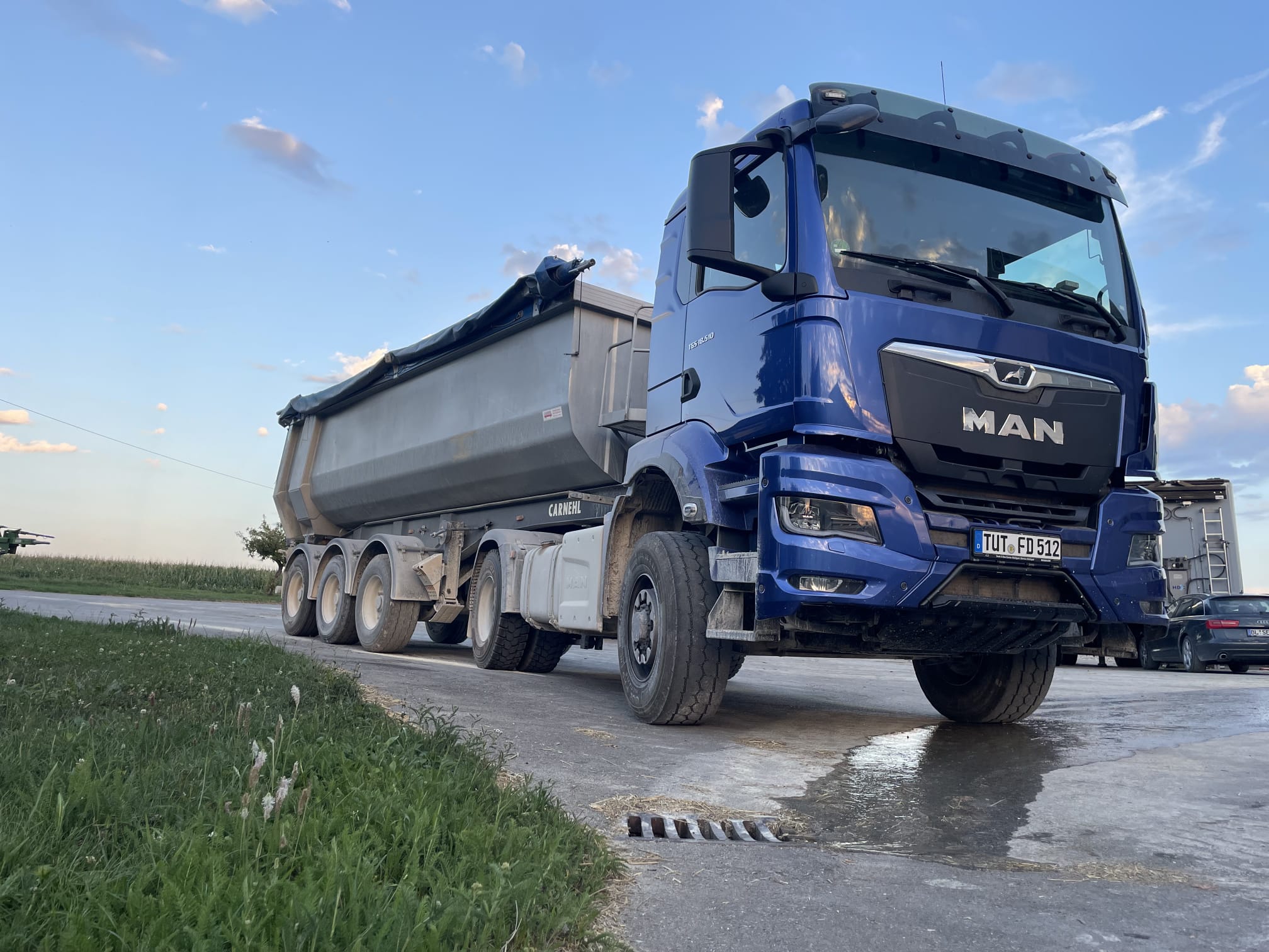 Lkw mit Erdmulde